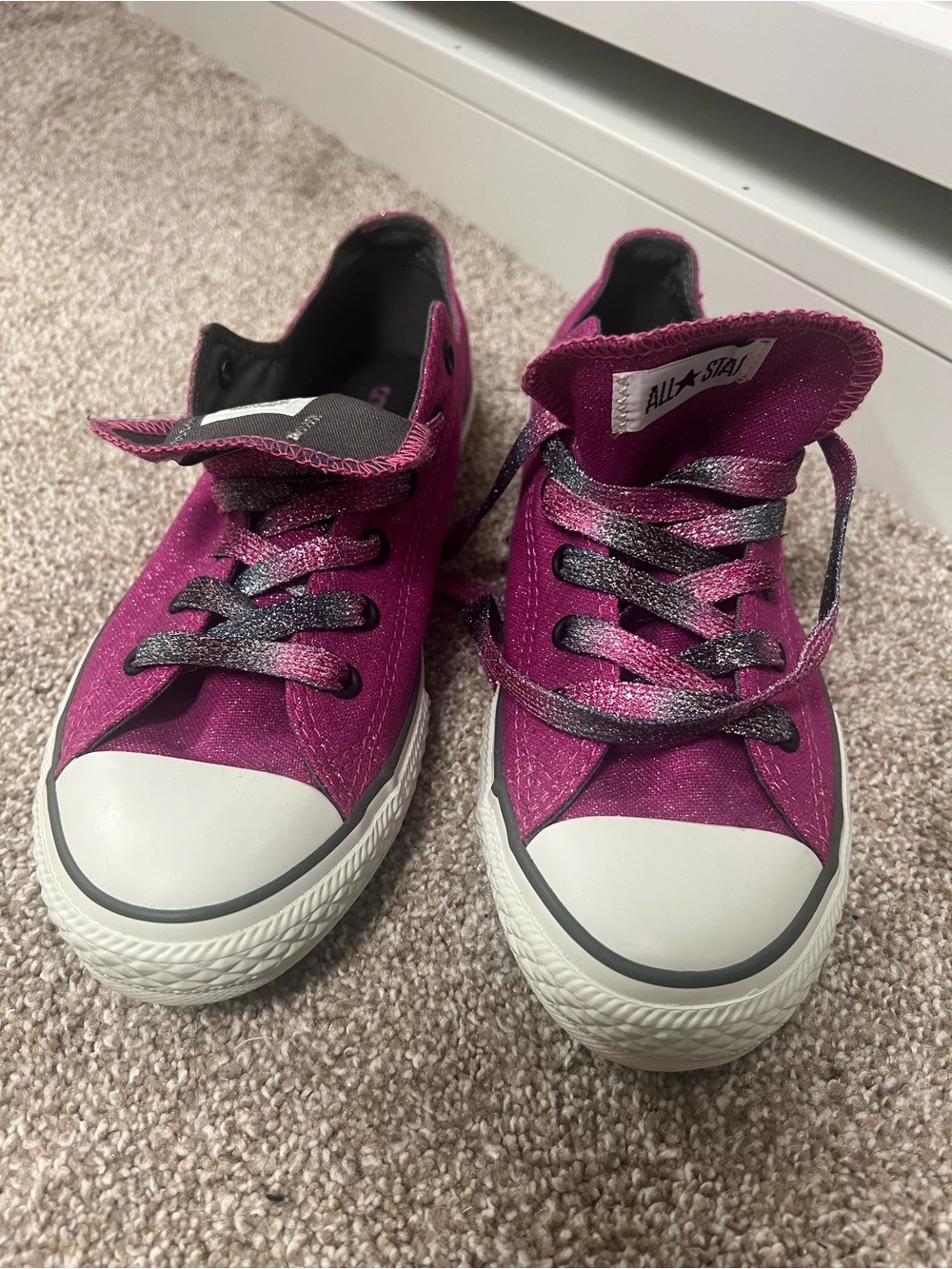 Juniors Low-Top Canvas Sneakers in Fuchsia